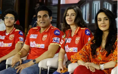 Giorgia Andriani arrives to watch IPL match with Arbaaz Khan amid rumours of break-up