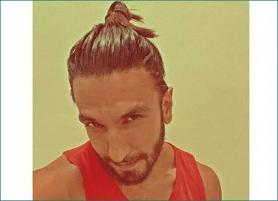 Ranveer Singh flaunts his bulked up biceps in new photo, check it out here