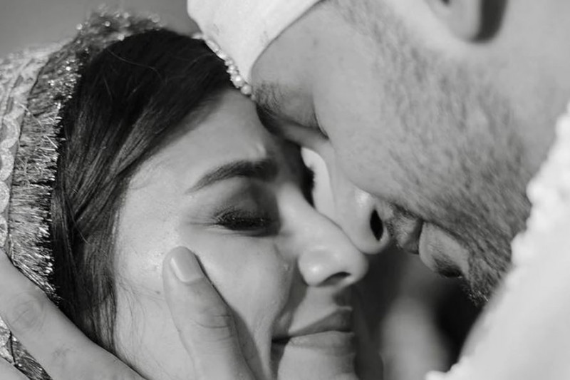 Arjun tied the knot, fans shocked to see lip-lock pictures