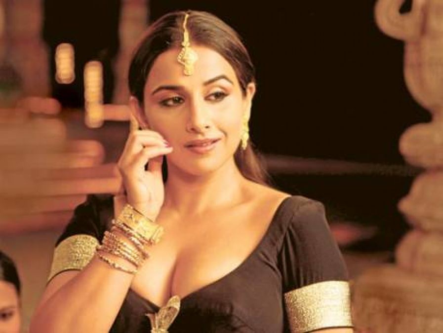 Become actress. Видья Балан грязный. Пляска 2022 Видья Балан. Грязная картина Vidya Balan. Dirty picture Vidya Balan.