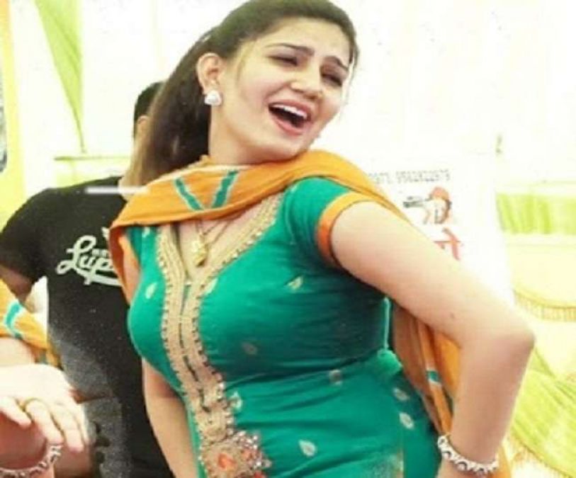 Sapna Choudhary Sex - Sapna Chaudhary performed a fierce dance in The Tik-Tok video, Fans go  crazy! | NewsTrack English 1