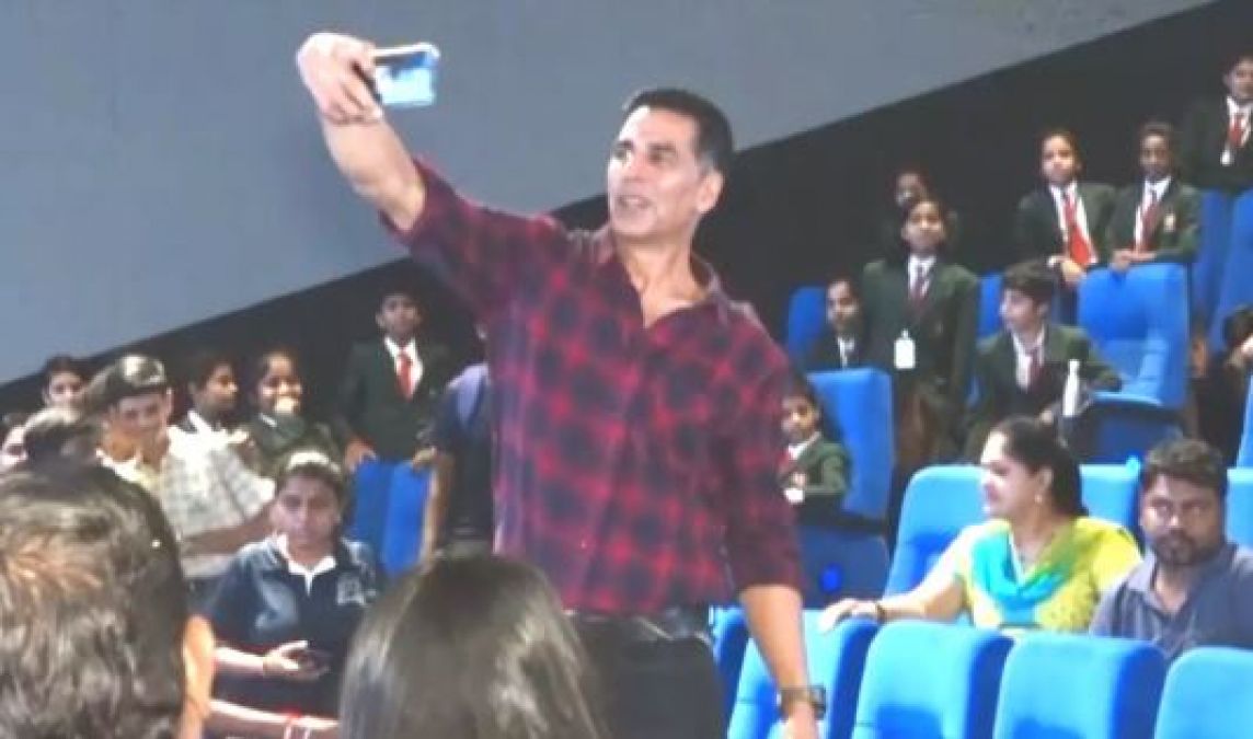 Akshay Did This Special Work For Mumbai School Students, See Photos! |  NewsTrack English 5