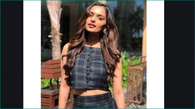 Ops! Manushi Chillar Forgets to Remove Her T-shirt's Price Tag, users make fun of her
