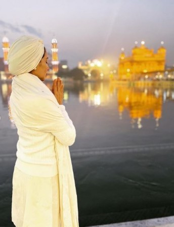 Bollywood actress reached Golden Temple with boyfriend