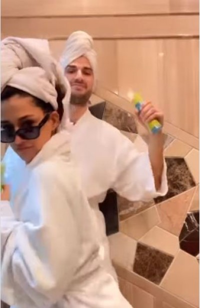 बाथरूम में दिशा पाटनी ने बॉयफ्रेंड के साथ बनाया वीडियो, हो रहा वायरल