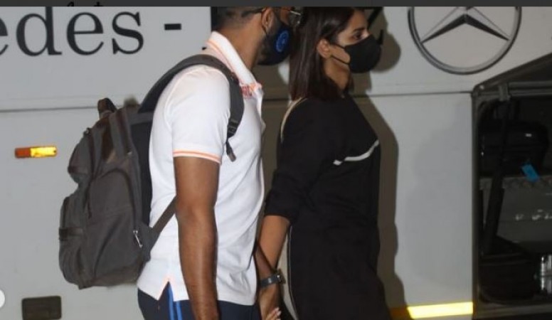 Anushka Sharma spotted at airport with daughter Vamika, Virat says, 'Don't take photos'