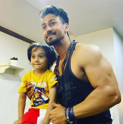 VIDEO: Tiger Shroff impressed by seeing dance of his little fan
