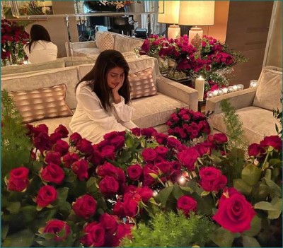 Nick Jonas made Valentine's Day extra special for Priyanka Chopra, sent hundreds of red roses