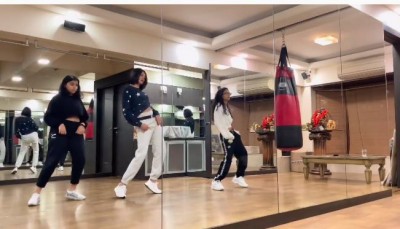 Sushmita was seen dancing with daughters, ex-boyfriend commented