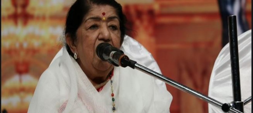 Lata Mangeshkar always sings barefoot, you will be shocked to know the total wealth