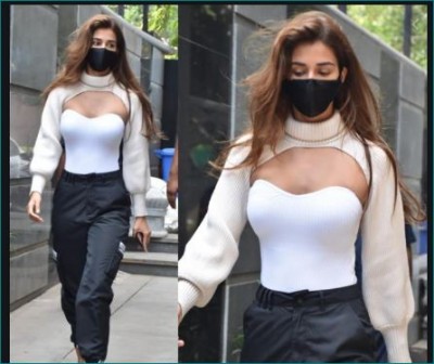 Disha Patani stuns with her style, Know price of her crop arm warmer sweater