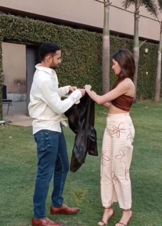 VIDEO: Ananya Panday shivering in cold during promotions, Siddhant gave jacket