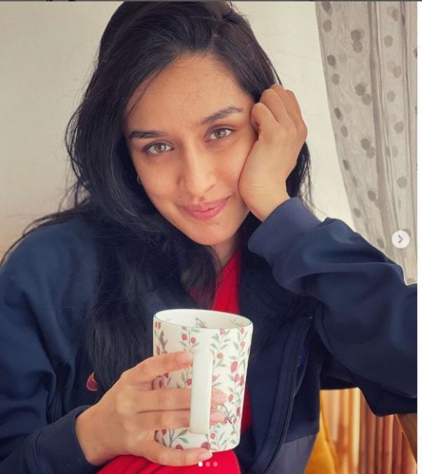 Shraddha Kapoor looks amazing without makeup, shares pictures of herself