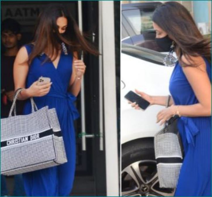 Kiara Advani flaunts her expensive Dior book tote bag at the