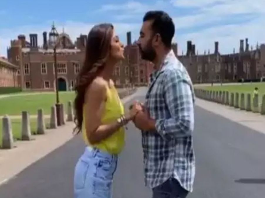 National Kissing Day: Shilpa Asks Husband To Kiss, Video Viral