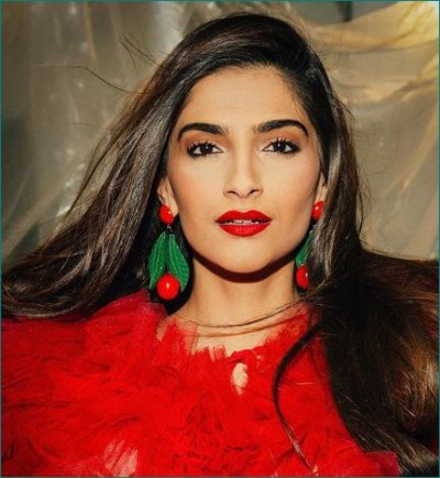 Sonam Kapoor snapped at airport responds to pregnancy speculations