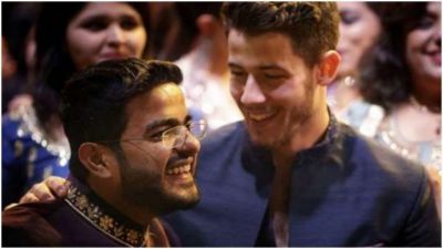 In this special way, Priyanka celebrated a birthday with her brother by writing this message