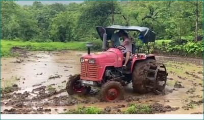 Salman Khan seen driving a tractor, became a farmer