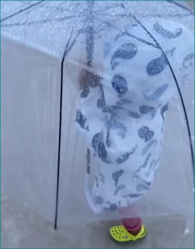 नेहा धूपिया ने शेयर किया बेटी का बारिश एन्जॉय करते हुए वीडियो