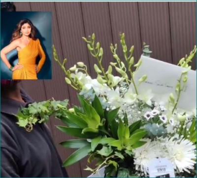 VIDEO: Fans are with Shilpa in her bad times, white bouquet kept outside the house