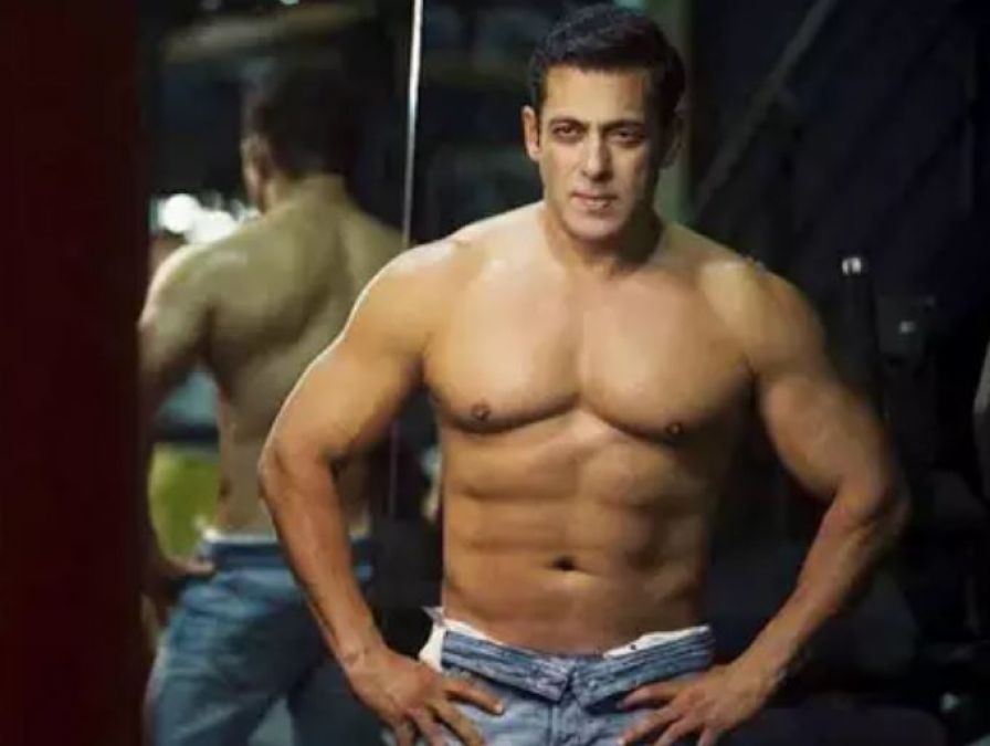 Salman Khan Shares Shirtless Photo, Fans say, look like 27! | NewsTrack English 1