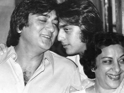 Sanjay Dutt shares an Emotional Post on his mother's Birth Anniversary!