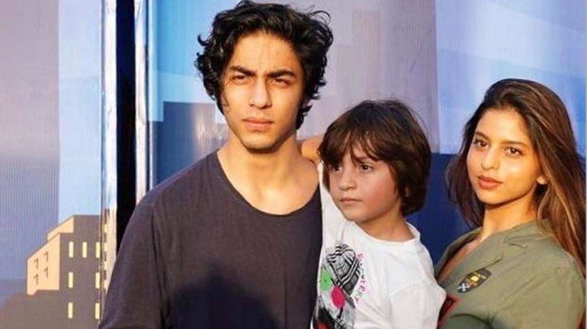 Shah Rukh Khan becomes a 'scary' storyteller for AbRam's 7th birthday