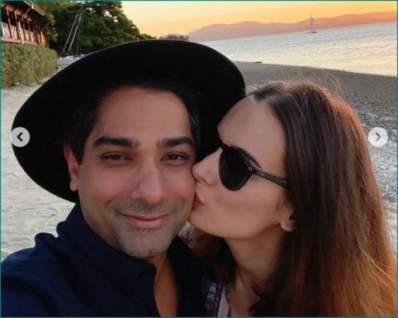 Evelyn Sharma shared her honeymoon pics, seen having fun with her husband