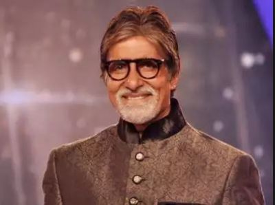 Big B Found his Smallest Fan; see video!