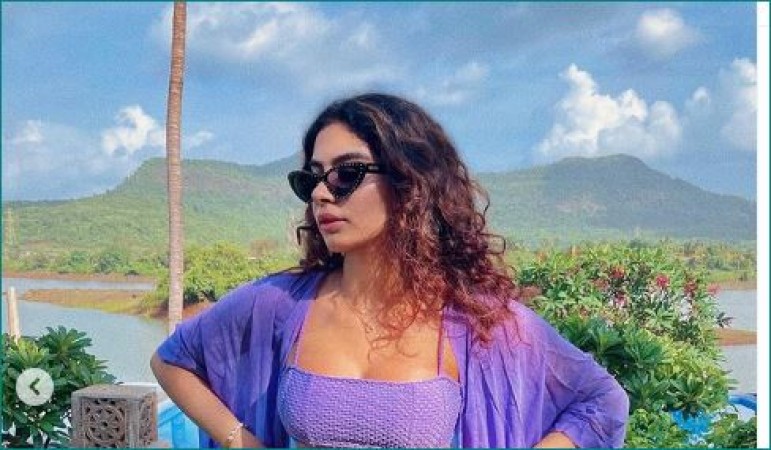 Sridevi's daughter Khushi Kapoor seen flaunting tonned body in purple bikini