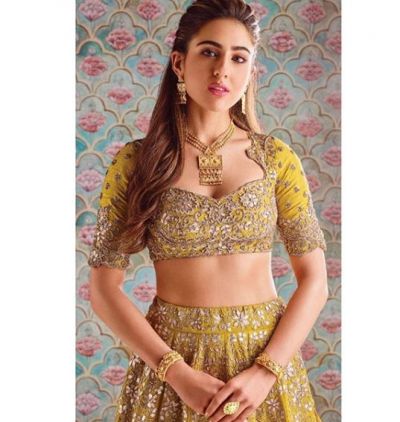 Sara Ali Khan looks sizzling Diva in yellow Lehenga!