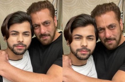 Siddharth shares a picture with Salman, the two have a tremendous bonding