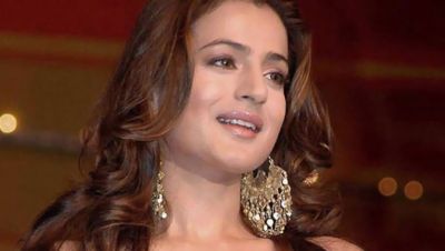 Amisha Patel caught in big difficulty, this filmmaker knocked the doors of the court