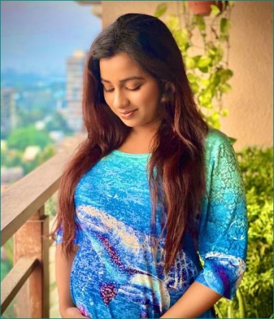 Famous singer Shreya Ghoshal is pregnant, share photo showing baby bump