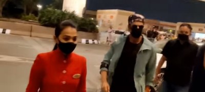 Video: शाहरुख़ खान ने एयरपोर्ट पर किया कुछ ऐसा कि फैंस हो गए खुश