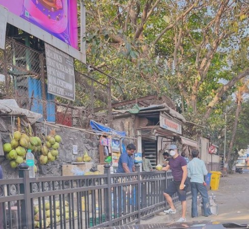 Akshay was seen buying coconut water on road, users said - 'No one recognized'