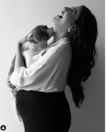 Kajal flaunts her baby bump and does a beautiful photoshoot