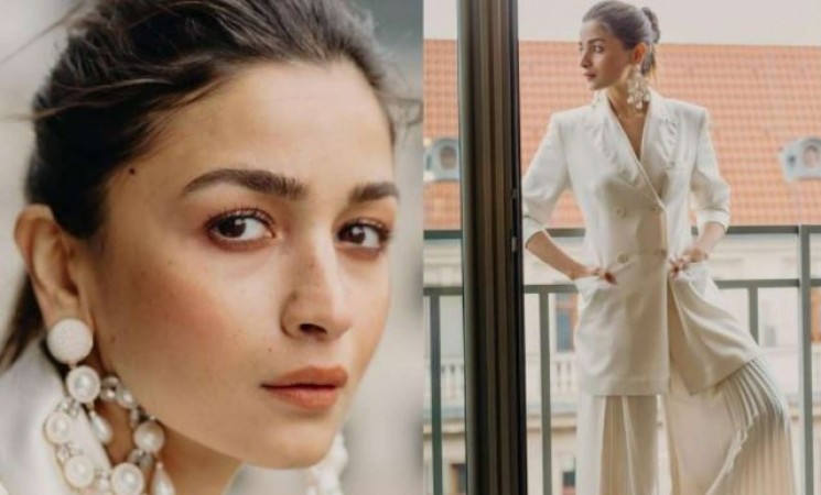 Your senses will be blown away after hearing the cost of this Alia Bhatt outfit
