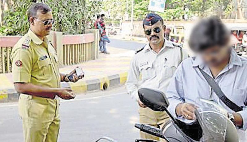 मुंबई पुलिस ने इस अभिनेता पर लगाया जुर्माना