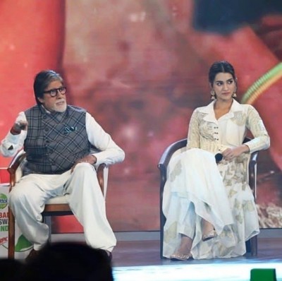 Amitabh Bachchan's comments on Kriti Senon's glamorous photo