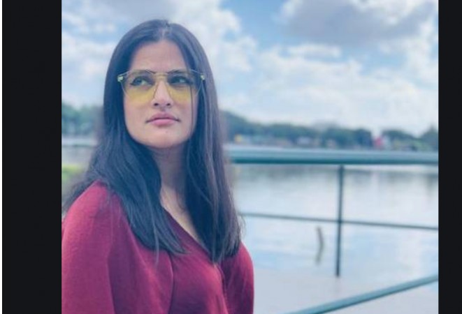Sona Mohapatra angry at stars who informed on social media about their donation
