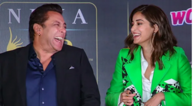 Salman mocked Ananya Panday on stage, said- 