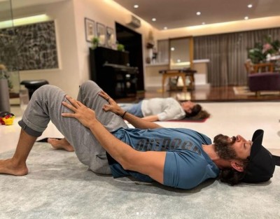 On Mother's Day, Hrithik learned yoga from his mother, shared pictures