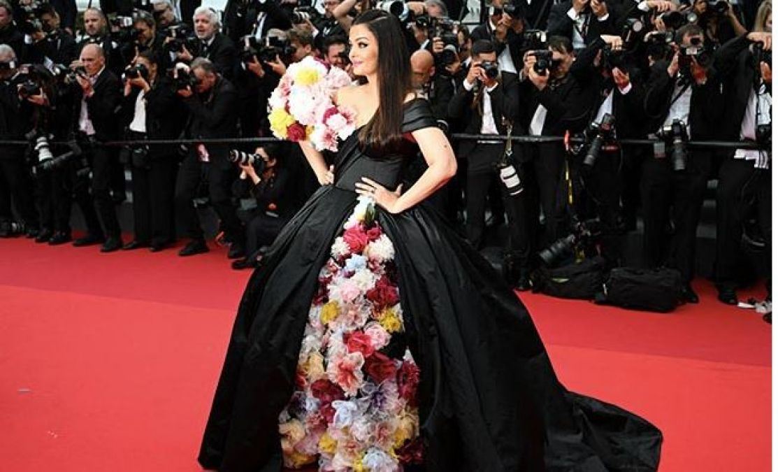 Cannes 2022: Aishwarya arrived at the red carpet in a black ruffle flower gown;