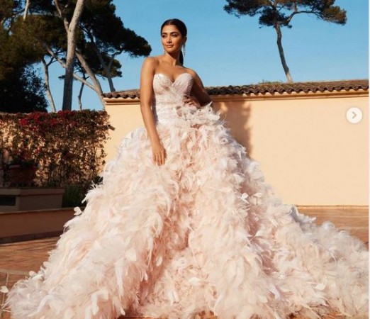 Cannes 2022: Pooja Hegde wears a feather gown, people are appreciating seeing