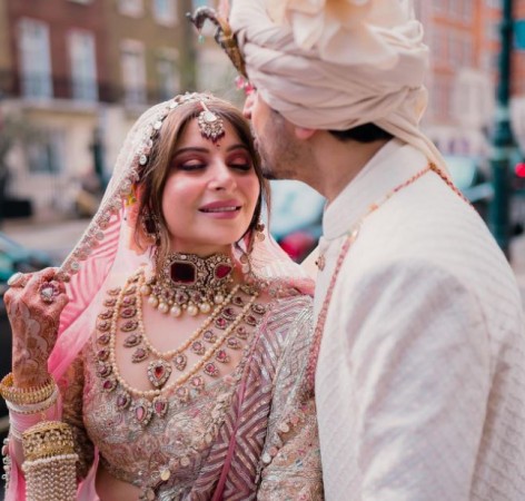 लंदन में कनिका कपूर ने रचाई रॉयल शादी, सामने आईं तस्वीरें और वीडियो