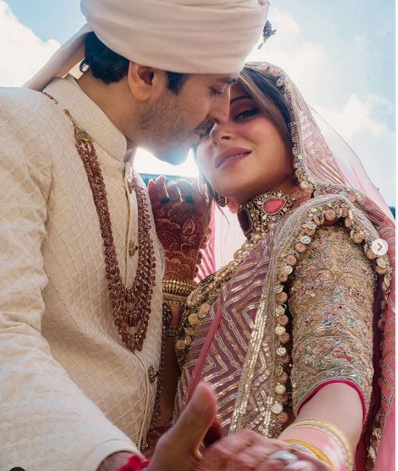 Kanika shared beautiful pictures of herself after the wedding
