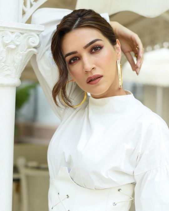 Kriti Sanon becomes 'businesswoman' as she completes 8 years in the industry, launches her new app