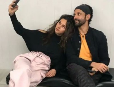 Farhan Akhtar makes music video with girlfriend Shibani in lockdown
