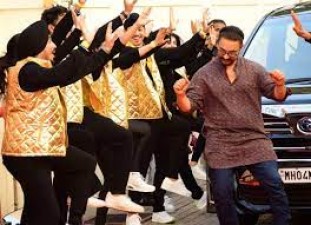 Aamir Khan dances on Gippy Grewal's song